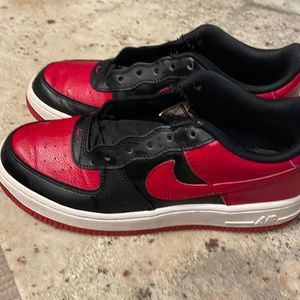 Boys 5y red black and white Air Force 1 lows used